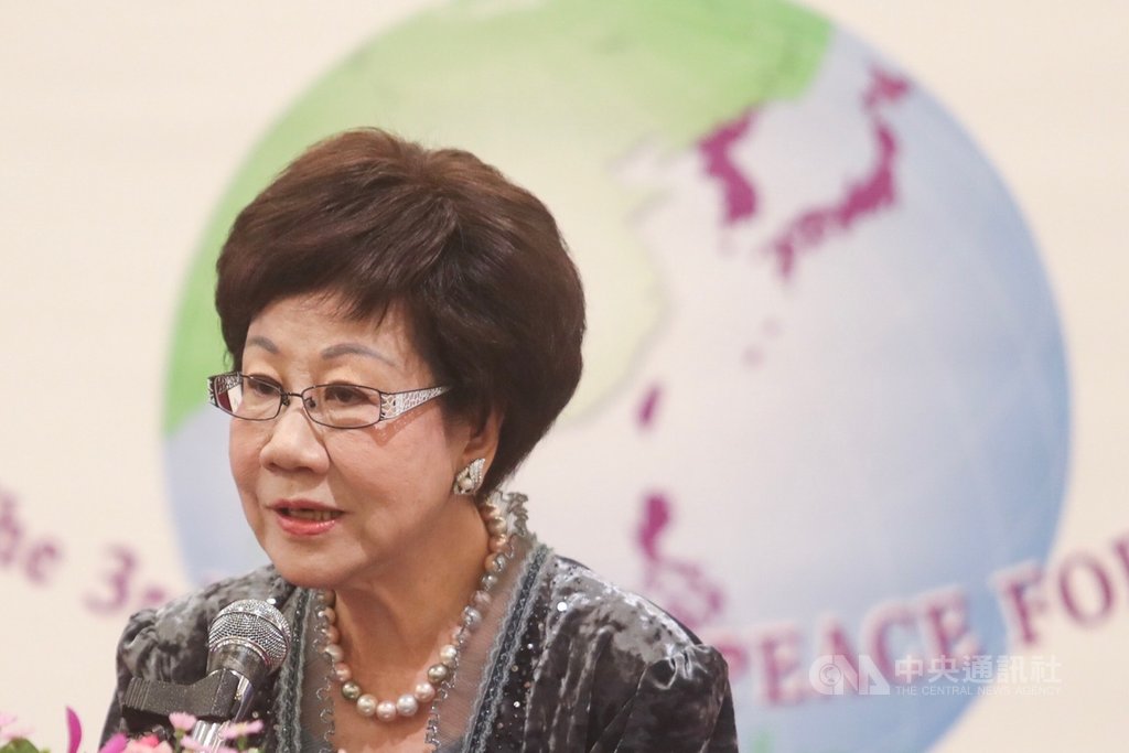由民主太平洋聯盟舉辦的「第3屆東亞和平論壇」24日上午在台北圓山飯店登場,前副總統呂秀蓮以「東亞2020:困境與展望」為題進行開幕演講。中央社記者吳家昇攝 108年8月24日