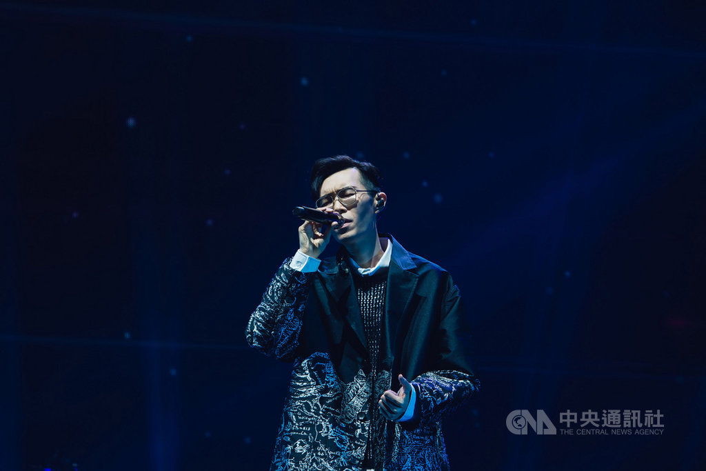 歌手方大同24日晚間在台北小巨蛋舉行TIO靈心之子巡迴演唱會台北場,吸引大批藝人好友及熱情粉絲到場支持。(寬宏藝術提供)中央社記者陳秉弘傳真 108年8月24日