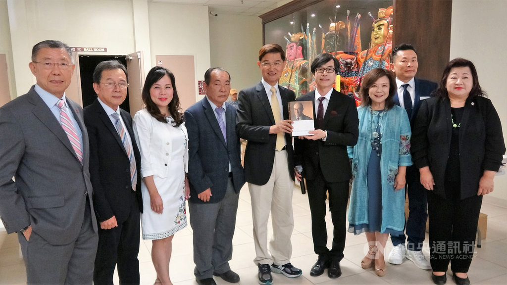 洛杉磯華僑文教中心23日舉行曬書節活動,南加州各個主要僑社領袖出席。中央社記者林宏翰洛杉磯攝 108年8月24日