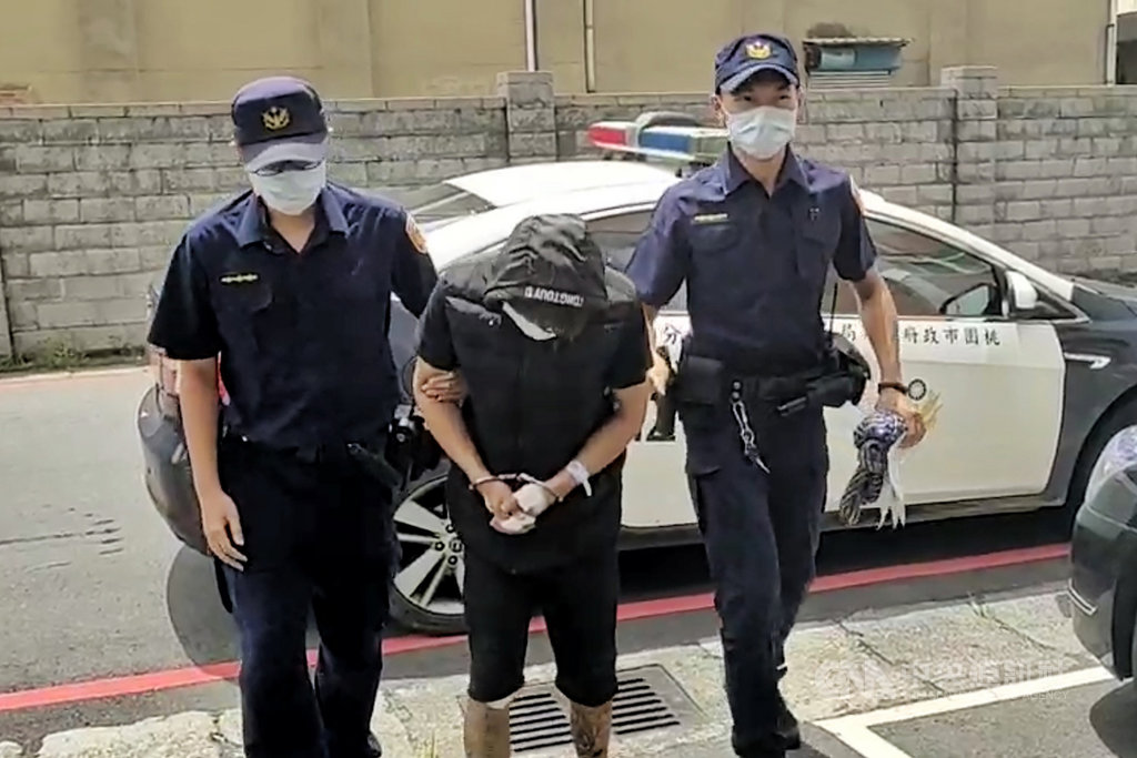 桃園市蘆竹區24日清晨發生酒駕車禍造成3死3傷,上竹里環保志工挨撞死傷,里長李阿清呼籲政府不可寬貸,「這些酒駕的人應該關一輩子,不要再放出來」。(桃園市警局蘆竹分局提供)中央社記者吳睿騏桃園傳真 108年8月25日