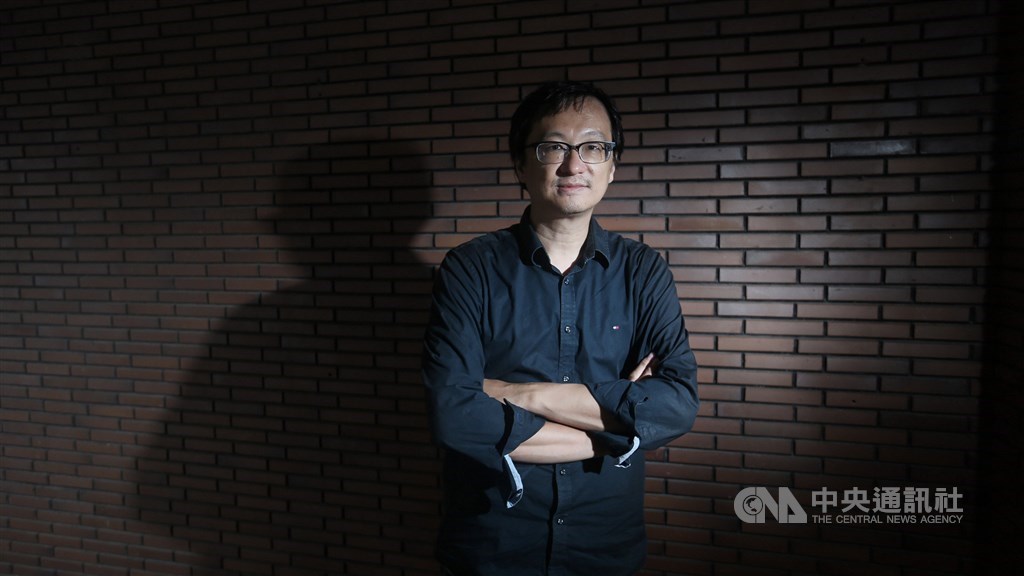 張鐵志說,美麗的東西都短暫,霎那不可能真的成為永恆。(中央社記者徐肇昌攝)