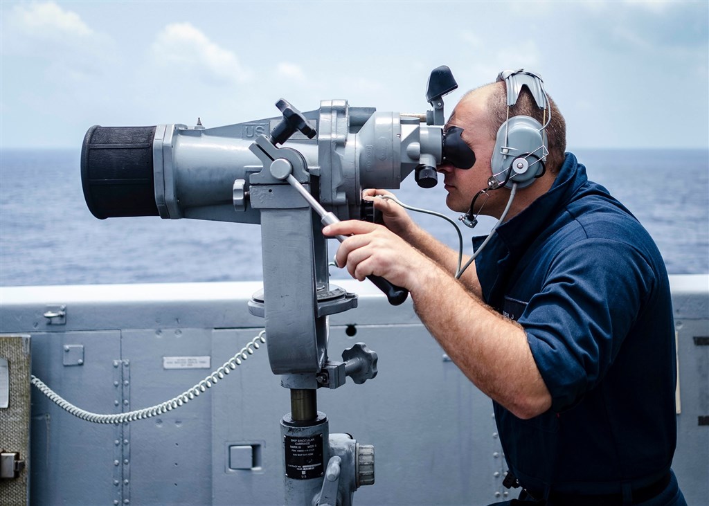 美軍第七艦隊在臉書發文,罕見公開披露美艦穿越台灣海峽的情境。(圖取自facebook.com/7thfleet)