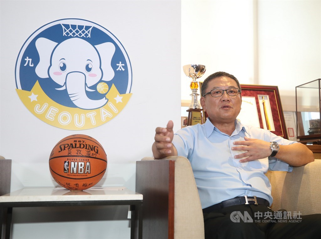 14年前,九太科技董事長沈會承將球隊無償轉手給東森羚羊,當時他就預告:「有一天我會回來」,28日就是他回來的時刻。中央社記者張新偉攝 108年8月28日