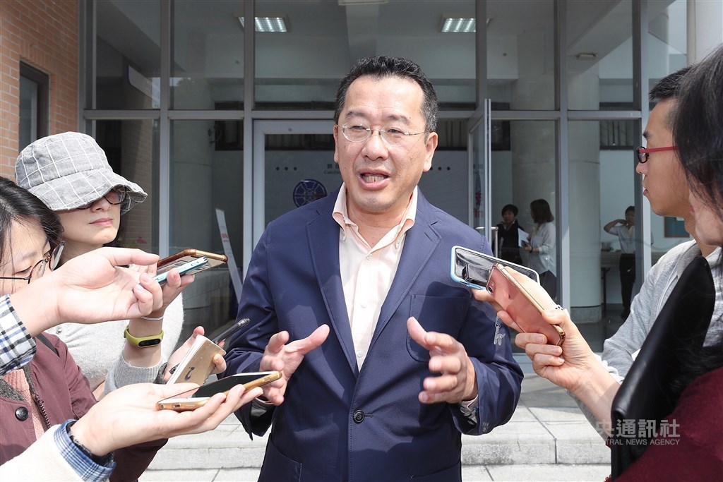 美中貿易戰升溫,引發投資人擔憂,金管會主委顧立雄28日表示,投資人對台股要有信心,且貿易戰讓大企業轉移生產基地,是台灣轉骨的好契機。(中央社檔案照片)