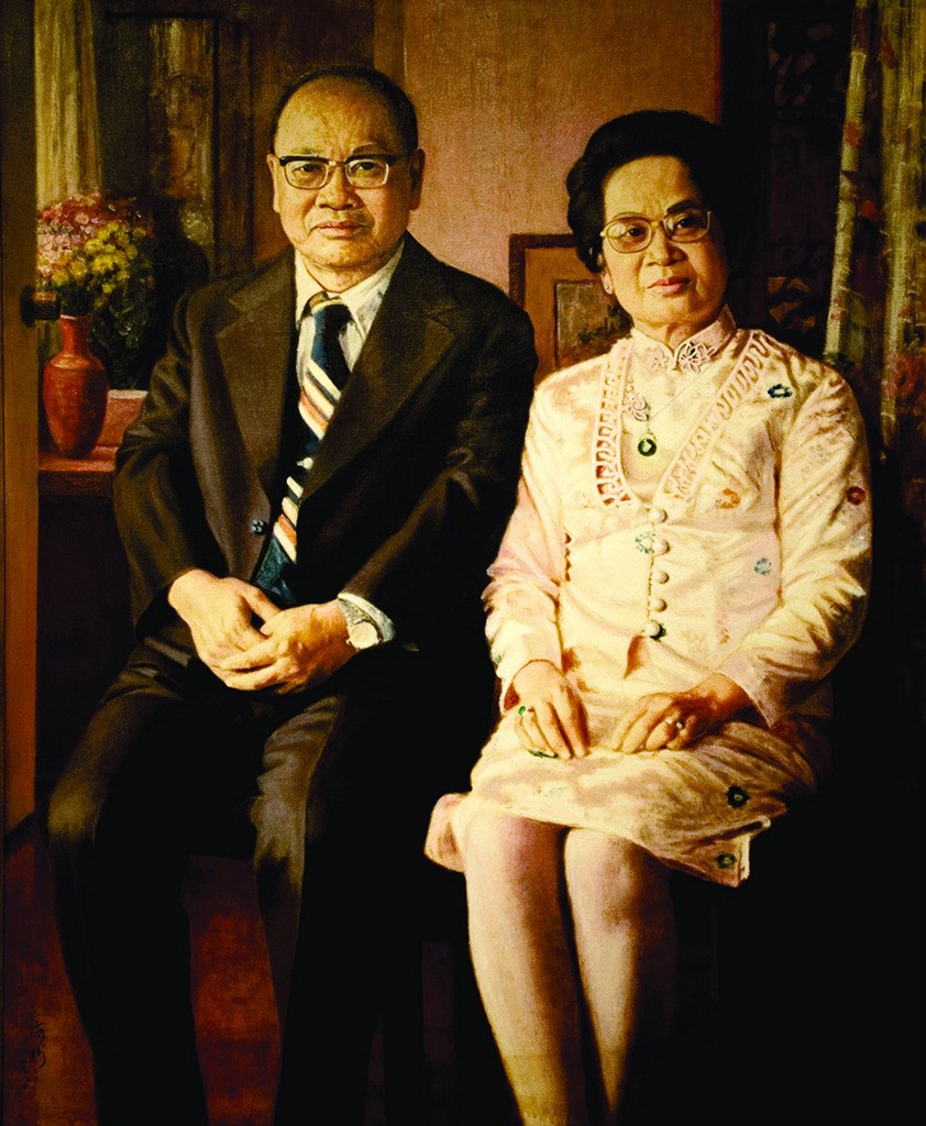 台灣畫家李梅樹作品「許鴻源夫婦像」,以古典畫法與精確的素描功力,繪製了寫實的人物像,畫面宛如復古的老照片,構圖冷靜而理性,色調優美沉穩。(國美館提供)中央社記者趙靜瑜傳真 108年8月28日