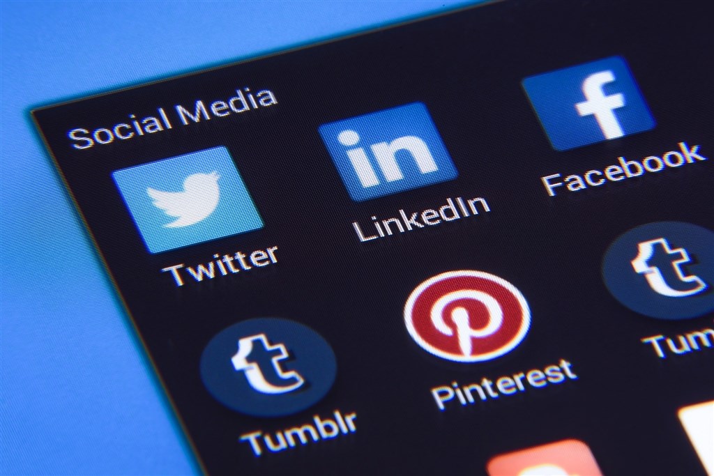 紐約時報27日報導,中國特工大規模利用LinkedIn等社群媒體接觸並招募外國卸任官員、學者和業界人士從事間諜工作。(示意圖/圖取自Pixabay圖庫)