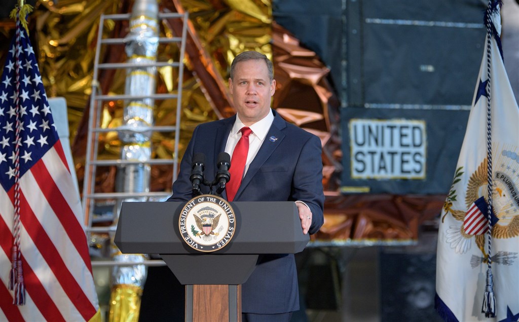 NASA署長布萊登斯坦在冥王星遭降級週年紀念日時,堅稱冥王星就是一顆行星。(圖取自facebook.com/AdminJimBridenstine)