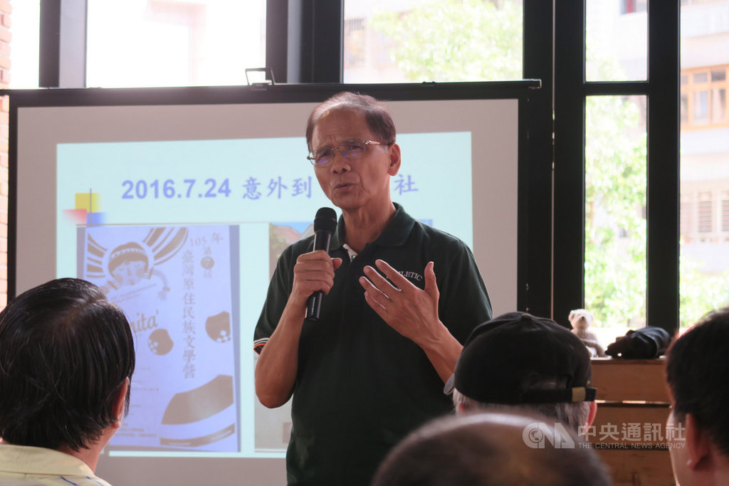 醫師作家陳耀昌完成台灣史花系列三部曲的第三部「苦楝花」,1日舉辦新書發表會,前行政院院長游錫堃(圖)出席分享。中央社記者陳政偉攝 108年9月1日