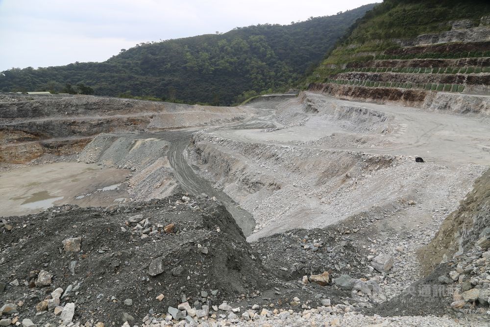 台北高等行政法院7月撤銷經濟部先前准予亞泥已展延的礦權,經濟部決定不上訴。(中央社檔案照片)