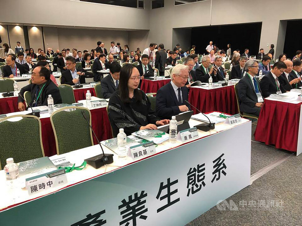 政務委員唐鳳3日表示,往後的資安防護戰場,不再是築起高牆並做到滴水不漏,而是更重視當發生攻擊時,如何有效應對與反擊。中央社記者吳柏緯攝 108年9月3日