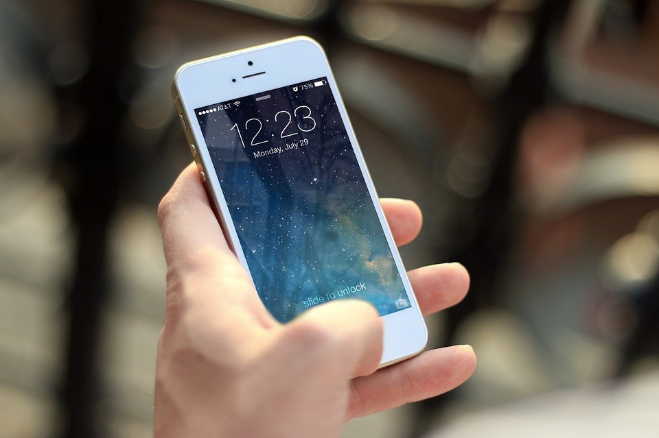 科技媒體TechCrunch引述知情人士披露,多個惡意網站2年來用於駭入iPhone,對象疑鎖定維吾爾穆斯林。(示意圖/圖取自Pixabay圖庫)