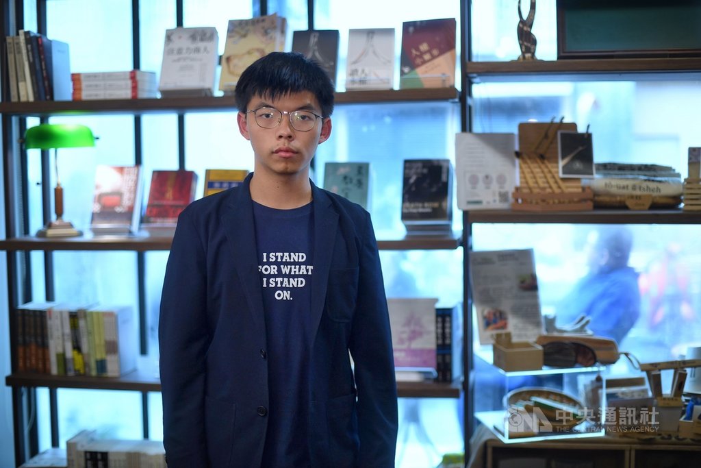 香港眾志秘書長黃之鋒5日在台北接受中央社專訪表示,比起台灣以前美麗島事件,我們(香港)付的代價真的非常小,所以要繼續努力推動香港民主的選舉與制度。中央社記者王飛華攝 108年9月5日