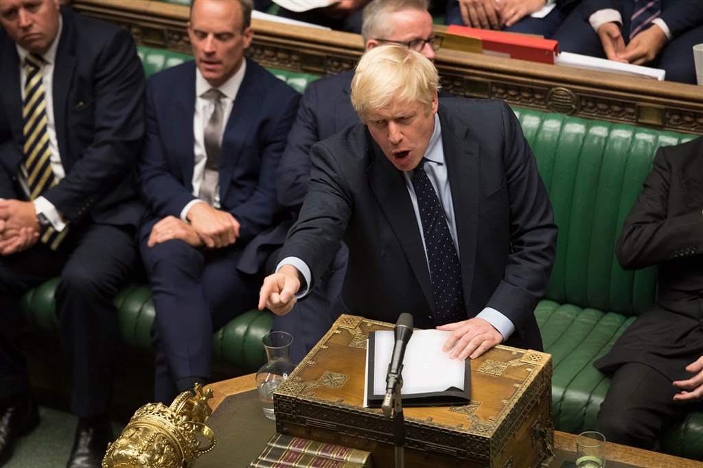 英國國會下議院今4日通過阻止無協議脫歐的法案後,首相強生提出動議,要求提前大選,不過僅有298票同意,沒有達到2/3門檻,遭到否決。(圖取自facebook.com/ukparliament)