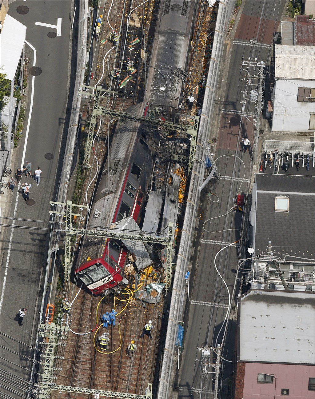 日本京急線電車撞卡車出軌釀1死33傷 影 國際 重點新聞 中央社cna