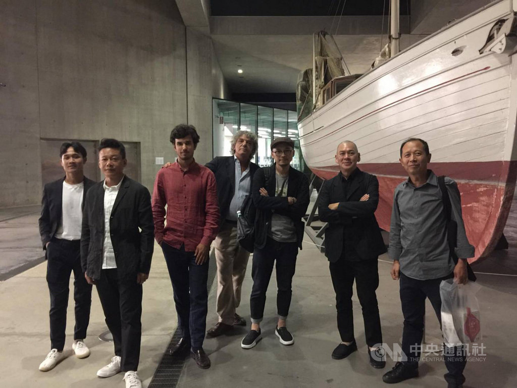 導演蔡明亮(右2)與演員李康生(左2)等6日出席首屆羅馬台灣電影節開幕典禮。(駐義代表處提供)中央社記者黃雅詩羅馬傳真 108年9月7日