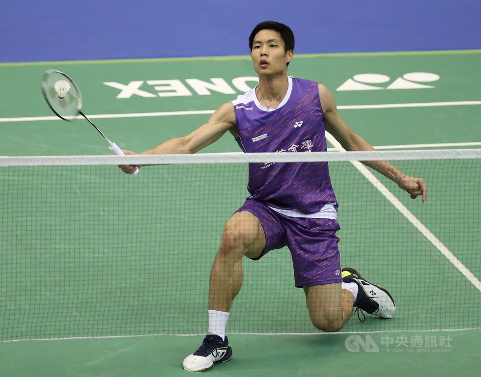 台灣羽球好手周天成(圖)8日在2019台北羽球公開賽男單決賽,在全場觀眾歡呼聲中,以21比12、21比13擊敗南韓選手許侊熙,收下在此賽事第3座男單冠軍。中央社記者張新偉攝 108年9月8日