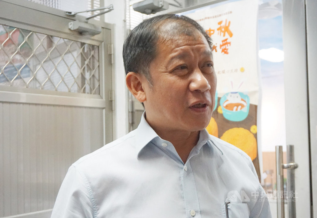 金門縣衛生局長王漢志(圖)日前酒後對金門醫院急診醫師施暴,縣府9日召開考績委員會,王漢志本人也到場說明,考績委員會決議將王漢志記過2次、調離現職。中央社記者黃慧敏攝 108年9月9日