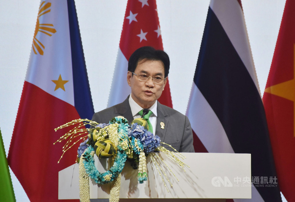 東協經濟部長級會議和RCEP部長級會議落幕,泰國副總理兼商業部長朱林(Jurin Laksanawisit)10日傍晚舉行總結記者會,重申各國2019年完成區域全面經濟夥伴協定(RCEP)談判的決心。中央社記者呂欣憓曼谷攝 108年9月10日