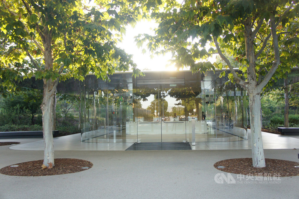 蘋果公司(Apple)將於美西時間9月10日舉行新品發表會,活動會場賈伯斯劇院位於蘋果總部Apple Park內,圖為Apple Park門口,一般遊客不得進入。中央社記者吳家豪舊金山攝 108年9月10日