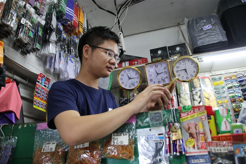 中國人掌控索羅門首都荷尼阿拉主要的經濟活動,索羅門民眾多所抱怨,有人說索羅門居民被「推擠到角落」,有人抱怨中國人給的時薪「不到平均時薪的一半」。中央社記者石秀娟荷尼阿拉攝 108年9月10日