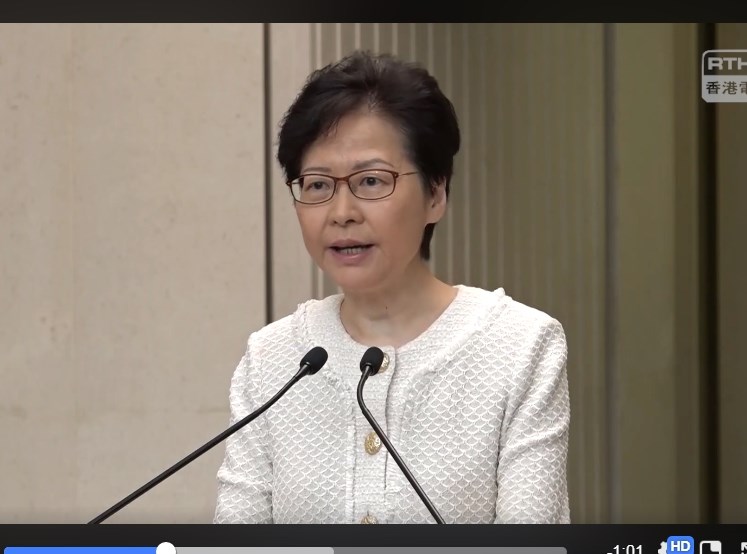香港行政長官林鄭月娥10日表示,外國政府或國會不應該干預香港事務,並對美國國會提出的「香港人權與民主法案」表示遺憾。(圖取自facebook.com/RTHKVNEWS)