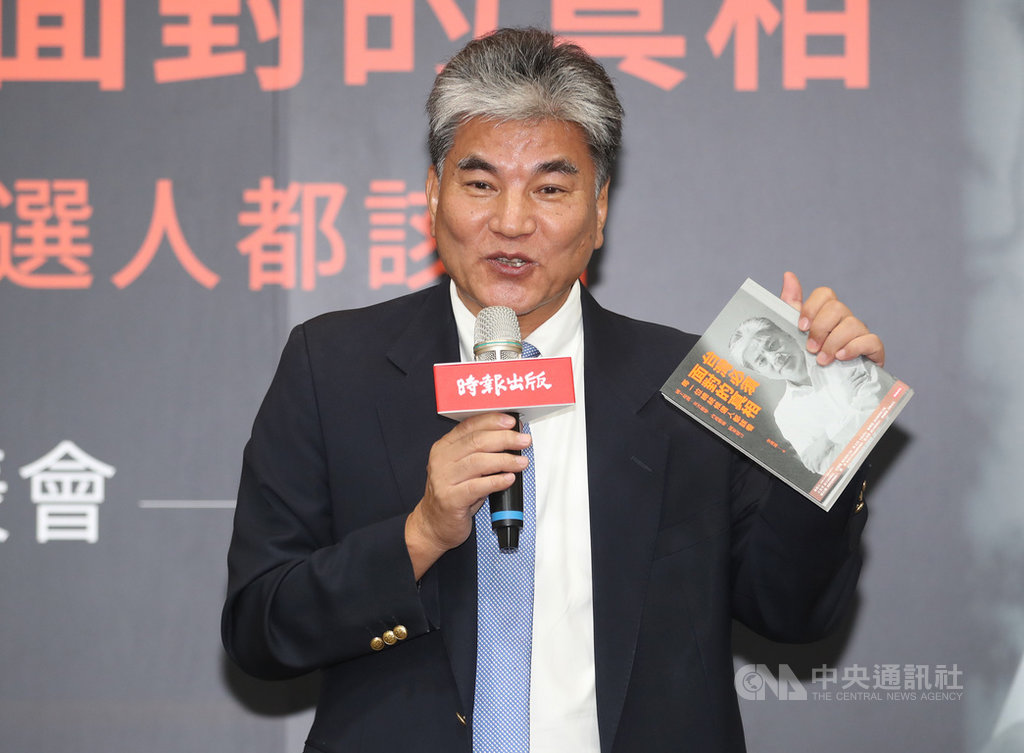 前內政部長李鴻源11日在台北舉辦「台灣必須面對的真相」新書發表會,他呼籲有興趣選總統的人,腦袋有想法,肚子要有料,必須真正有能力解決台灣面臨的問題。中央社記者張皓安攝 108年9月11日