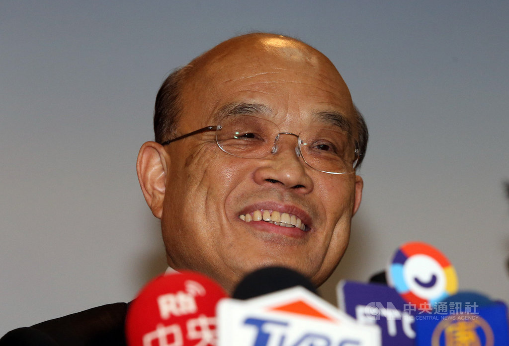 高鐵確定將延伸屏東,不過外界對此卻評價兩極。行政院長蘇貞昌11日出席活動受訪時表示,國家對於建設考慮的不只是何時回本,而在於是否公平對待國人、達到區域平衡以及是否對提升國家國力有幫助。中央社記者郭日曉攝 108年9月11日