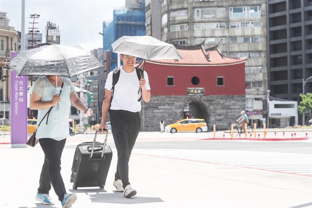 中央氣象局指出,11日受到太平洋高壓影響,各地多為多雲到晴;氣溫方面,白天氣溫偏高,各地高溫約攝氏32至35度。(中央社檔案照片)
