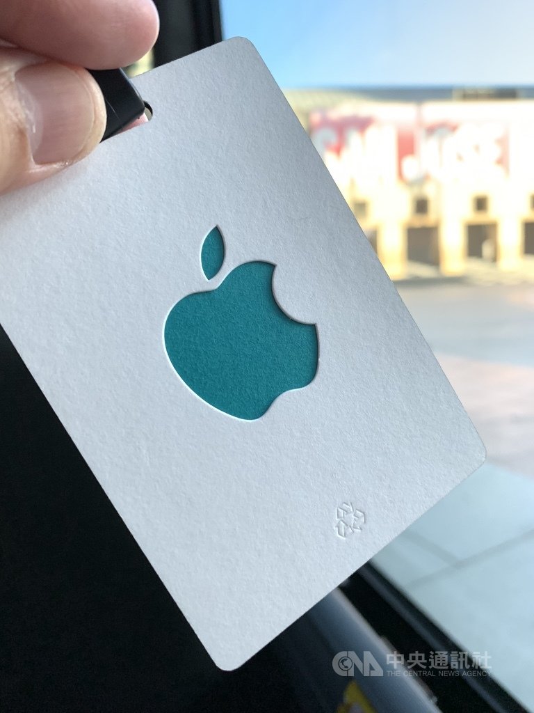 蘋果新品發表會將於美西時間10日上午在蘋果總部Apple Park內的賈伯斯劇院登場,部分媒體拿到綠色識別證,不禁讓人聯想可能與iPhone新配色有關。中央社記者吳家豪舊金山攝 108年9月10日