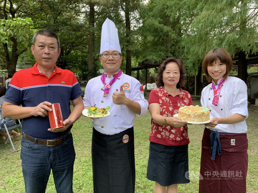 新竹縣峨眉鄉農會將於21日、22日舉辦東方美人茶節,安排一日茶農、以及茶餐饗宴等體驗活動,讓民眾認識在地農特產,12日為活動宣傳暖身。中央社記者郭宣彣攝 108年9月12日