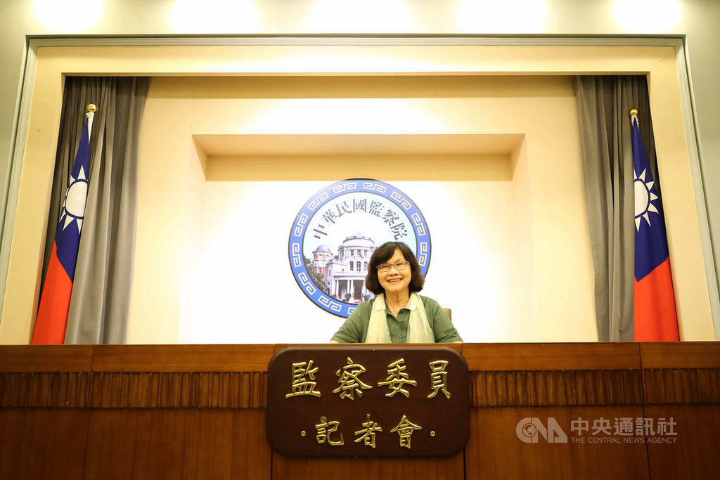 監察委員王幼玲12日表示,近年輪椅使用者搭乘公車意外頻傳,近5年台北、新北與台中共293件申訴案例,要求交通部、衛福部檢討改進。中央社記者游凱翔攝 108年9月12日