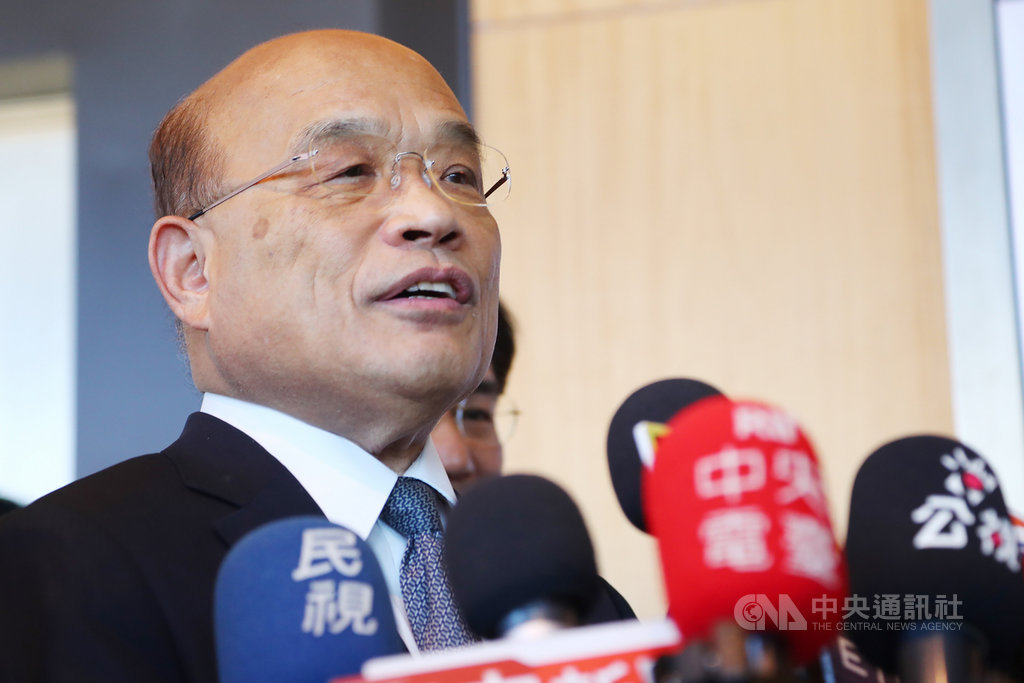 行政院長蘇貞昌12日下午出席第43屆金鼎獎頒獎典禮前受訪表示,要減輕人民稅負,重複課稅是不公平的政府搶人民的錢,所以廢止印花稅。中央社記者王騰毅攝 108年9月12日