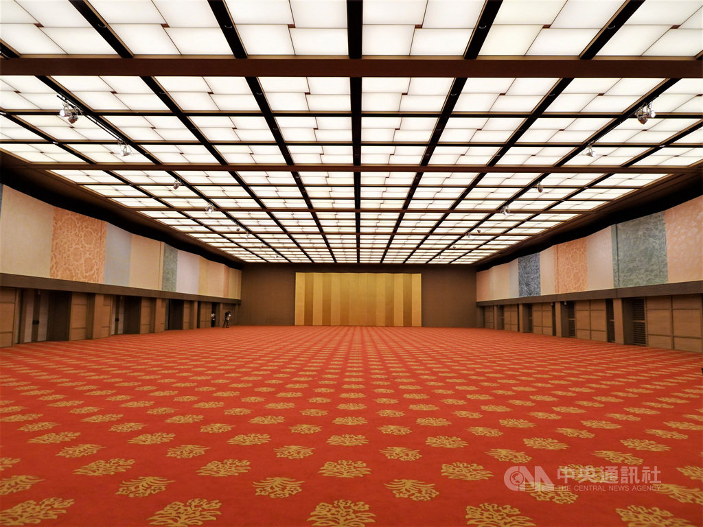 東京大倉飯店新蓋的大樓內有大宴會「平安之間」,設計富日本傳統藝術美,與一旁小會議廳,共可容納2000人。中央社記者楊明珠東京攝 108年9月13日