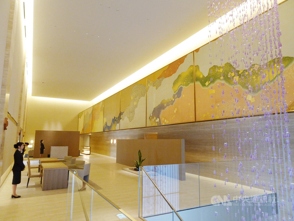 隨著東方文華、東京半島酒店等外資豪華大飯店陸續進軍東京,東京的老牌飯店大倉除了求新求變,也努力將傳統美與歷史文化注入設計,與歐美系大飯店作市場區隔。中央社記者楊明珠東京攝 108年9月13日