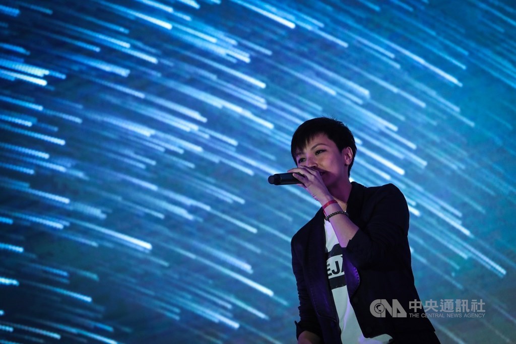 國際人權盛會「奧斯陸自由論壇」13日再度在台舉行,香港歌手何韻詩應邀出席發表演說,並擔綱閉幕演出。中央社記者吳家昇攝 108年9月13日