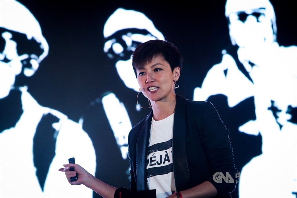 國際人權盛會「奧斯陸自由論壇」13日再度在台灣舉行,香港歌手何韻詩應邀出席與會,就抗爭的藝術發表演說。中央社記者吳家昇攝 108年9月13日