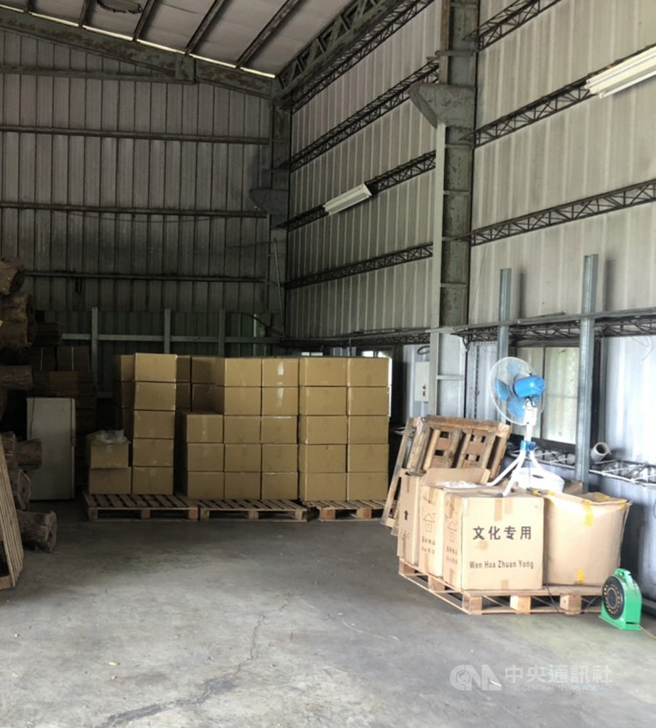 海巡署偵防分署高雄查緝隊跨區到彰化查獲2處私菸工廠,起出捲菸成品100箱、菸絲176公斤等,市值約新台幣千萬元,呼籲民眾勿購買來路不明的菸品。(高雄查緝隊提供)中央社記者王淑芬傳真 108年9月13日