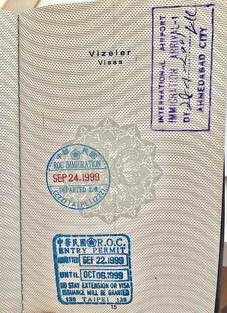 九二一地震發生後,土耳其政府、民間共組救難隊搜救。其中志工團體AKUT成員貝又真仍保留已過期的當年護照,內頁蓋有台灣的入出境章戳。(貝又真提供)中央社記者何宏儒伊斯坦堡傳真 108年9月14日