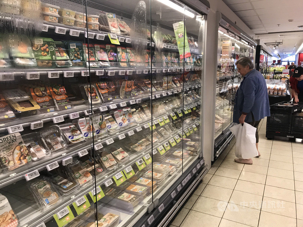 歐洲興起植物蛋白質製成的「植物肉」產品風潮。圖為9月13日布魯塞爾一家超市以專櫃形式販售。中央社記者唐佩君布魯塞爾攝 108年9月15日