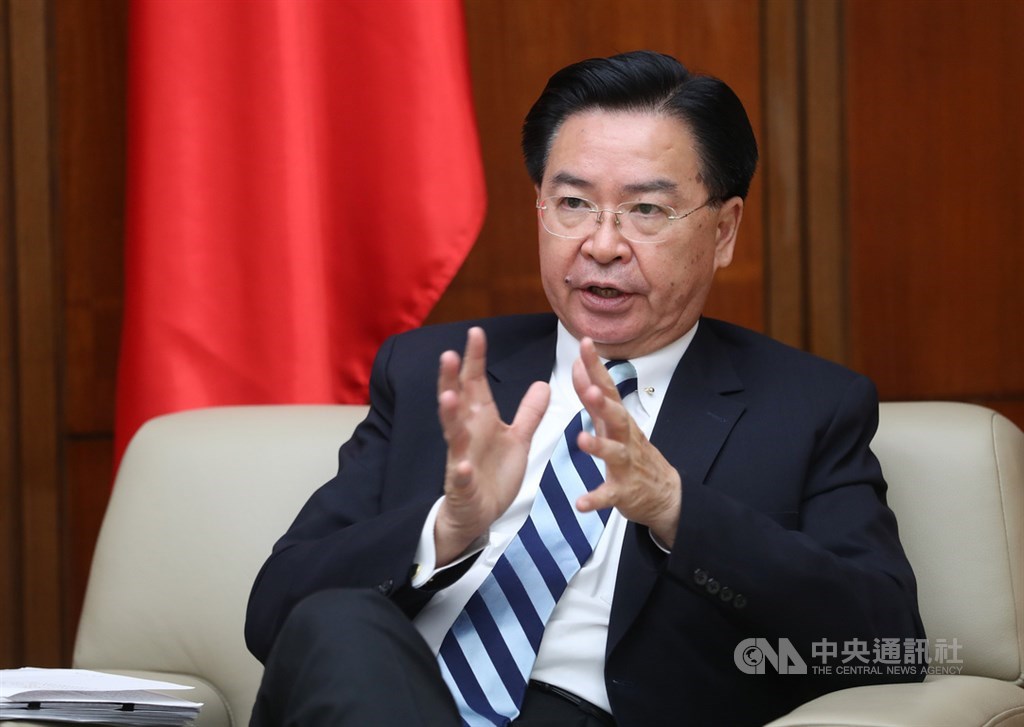 外交部去年4月開通推特(Twitter)官方帳號,外交部長吳釗燮接受中央社專訪表示,對外發言也是外交部重要責任,用英文發推特,可以即時、有效的對外說明台灣立場。中央社記者張皓安攝 108年9月15日