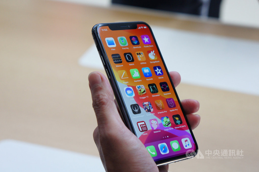 蘋果公司推出新一代iPhone 11 Pro,採用超Retina XDR顯示器,具備兩種最高亮度,可自動判斷何時該使用哪種亮度。中央社記者吳家豪舊金山攝 108年9月15日