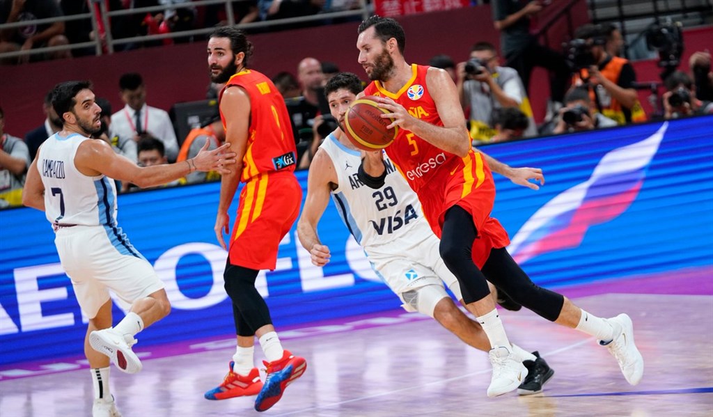 西班牙15日在世界盃男籃賽,以95比75擊敗阿根廷奪冠。(圖取自twitter.com/BaloncestoESP)