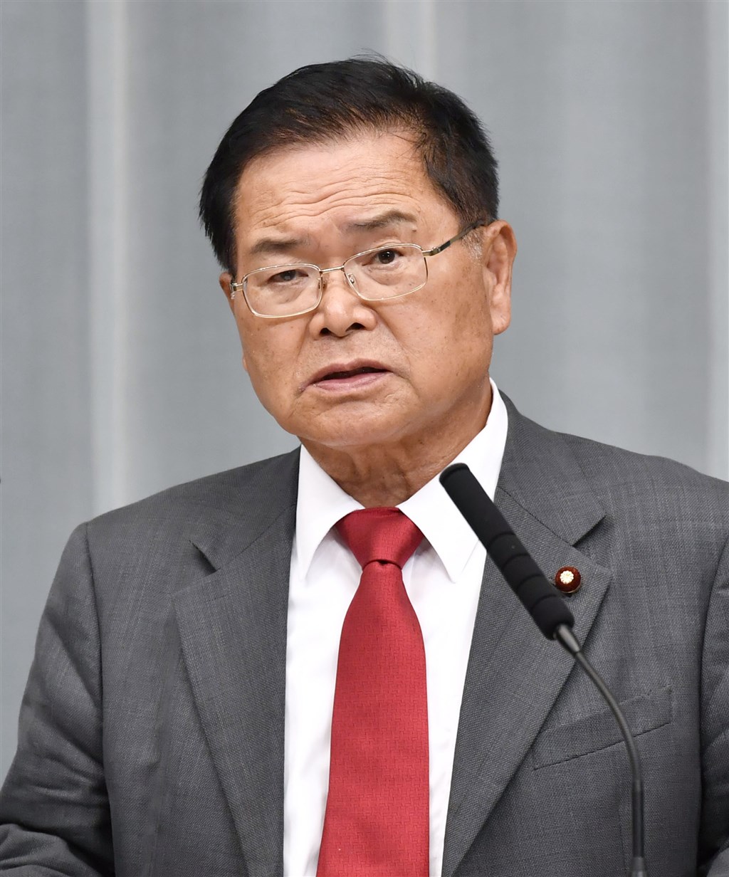 日本網友對於高齡78歲的竹本直一,是否能掌握先進科技、適合擔任科技大臣感到憂慮。(共同社提供)