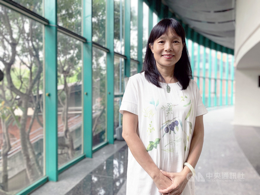 前新竹縣政府社會處長田昭容,16日接任市府文化局長。田昭容表示,將推動在地農產結合文創,行銷國際,打開竹縣特色知名度。中央社記者郭宣彣攝 108年9月16日