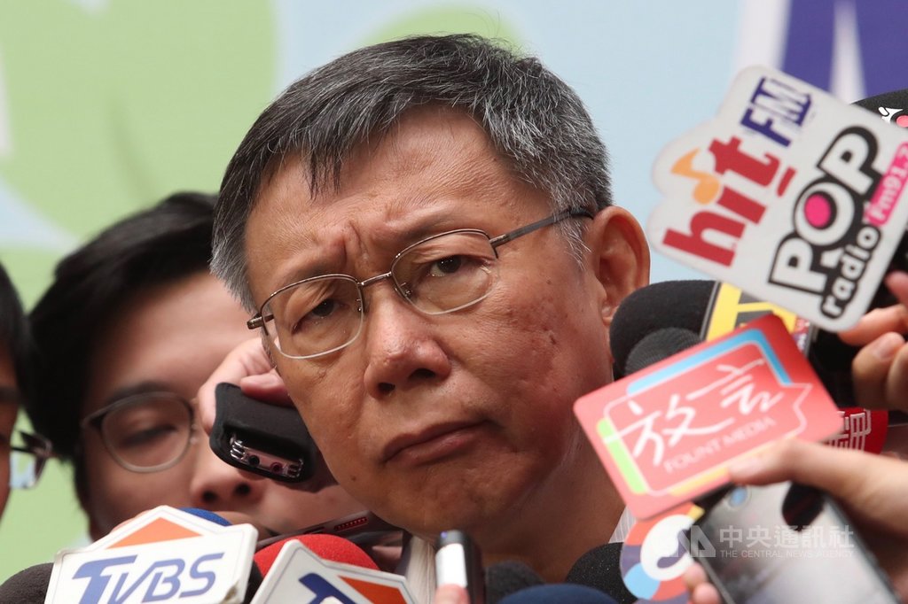 台北市長柯文哲(圖)16日在台北市政府,出席國際失智月行銷活動記者會暨失智症行動計畫啟動儀式,柯文哲在活動後接受媒體聯訪。中央社記者吳家昇攝 108年9月16日