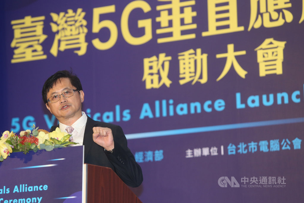 台灣5G垂直應用推動聯盟啟動大會16日在台大醫院國際會議中心舉行,台北市電腦公會理事長童子賢表示,期待在5G領域,台灣絕對不要落後,要站在全世界5G的領先群之中,因為5G的成功會是台灣推動數位國家與智慧島嶼的關鍵。中央社記者鄭傑文攝 108年9月16日