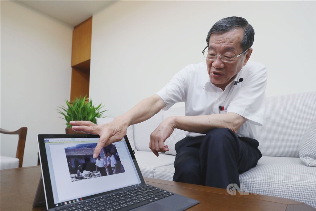 前九二一重建會執行長黃榮村回想地震中那雙頂住家門口的手、那唱出希望的歌曲「天總是攏會光」,以及許多把重建當作生涯最後一戰的公務員們,從這場地震中他看見台灣人的堅韌。中央社記者吳翊寧攝 108年9月16日