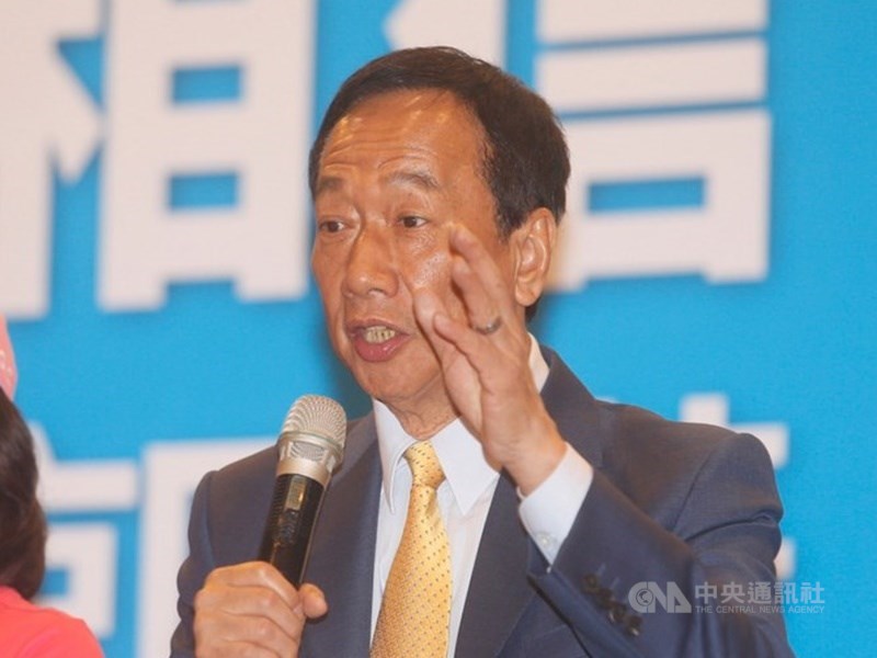 外界關注鴻海創辦人郭台銘(圖)動向,郭幕僚蔡沁瑜表示,郭台銘一定會在17日前給外界一個交代,不管選或不選,最重要是心中的定見。(中央社檔案照片)