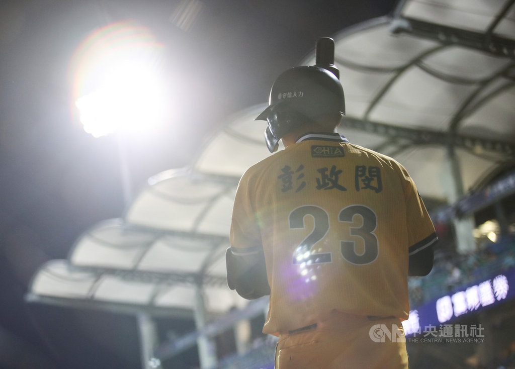 中職中信兄弟隊「恰恰」彭政閔本週告別新莊棒球場,18日比賽的預售票已賣出超過9000張,有望挑戰滿場。中央社記者張新偉攝 108年9月17日