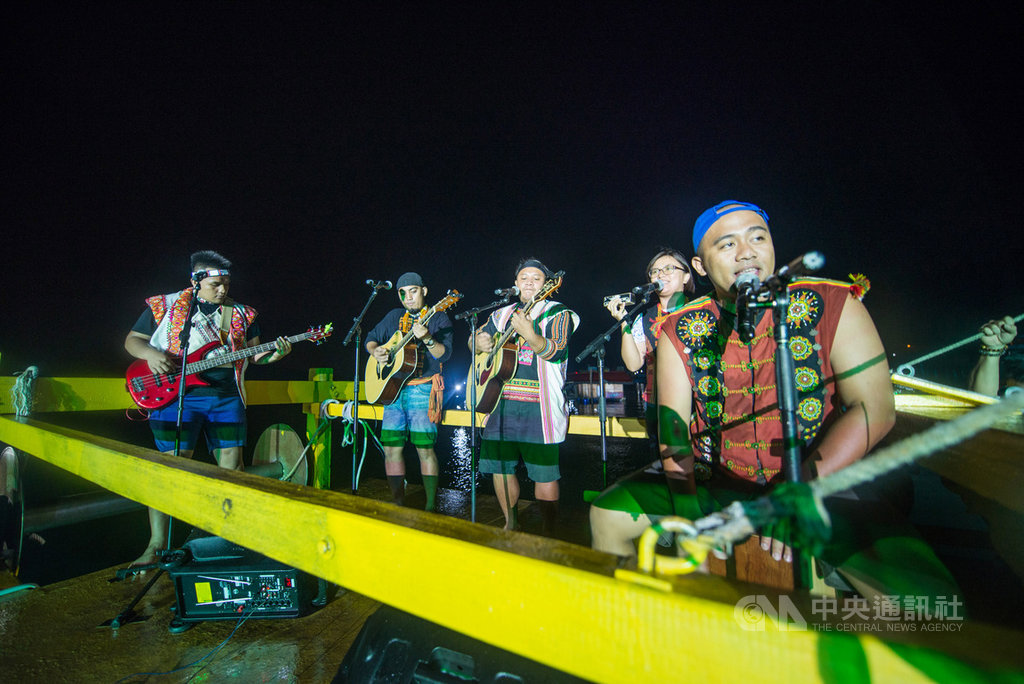 曾入圍金曲獎的台玖線樂團於9月13日至15日到馬來西亞第五屆邦咯海島節交流,他們透過精彩的原住民歌舞,讓全場感受台灣獨特的歌舞文化。中央社記者郭朝河吉隆坡攝 108年9月17日